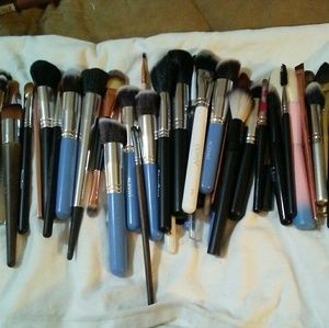 Huge makeup brush bundle